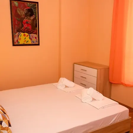 Apartment ~ The Citrus Flat ~ With A Free Parking Spot Warna