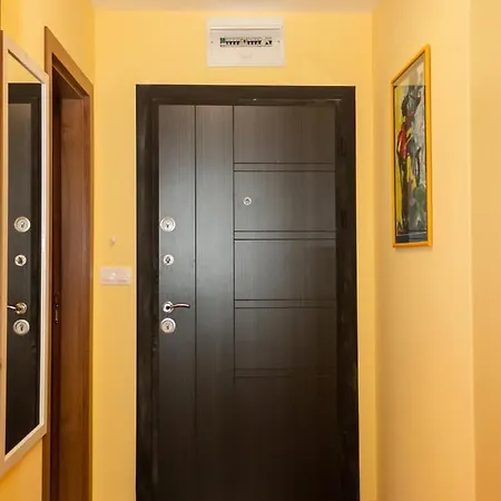 ~ The Citrus Flat ~ With A Free Parking Spot Warna