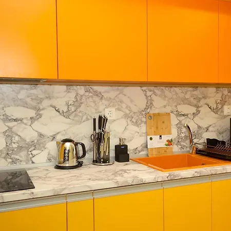 ~ The Citrus Flat ~ With A Free Parking Spot Apartment *