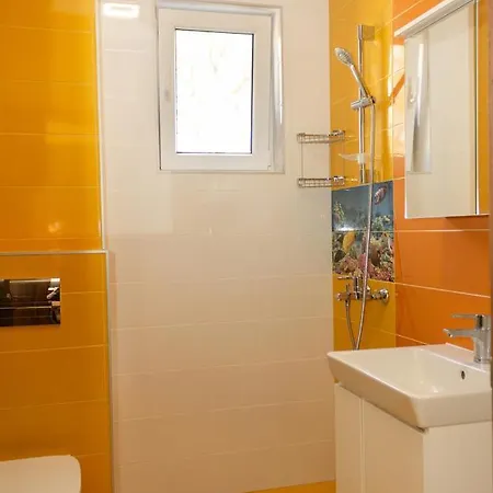 ~ The Citrus Flat ~ With A Free Parking Spot Warna